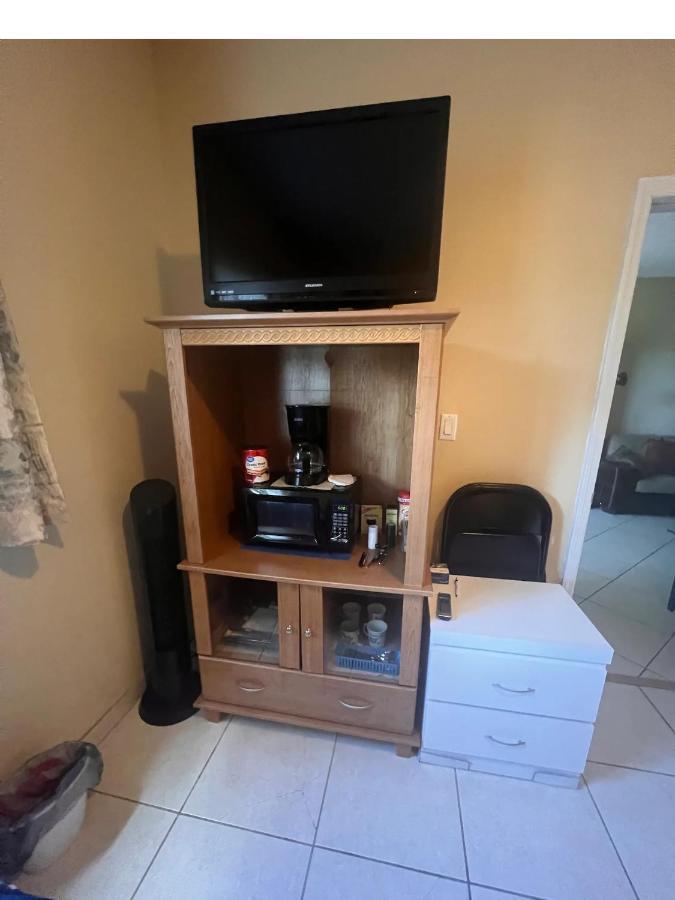 Master Room In Apartment Davie Esterno foto